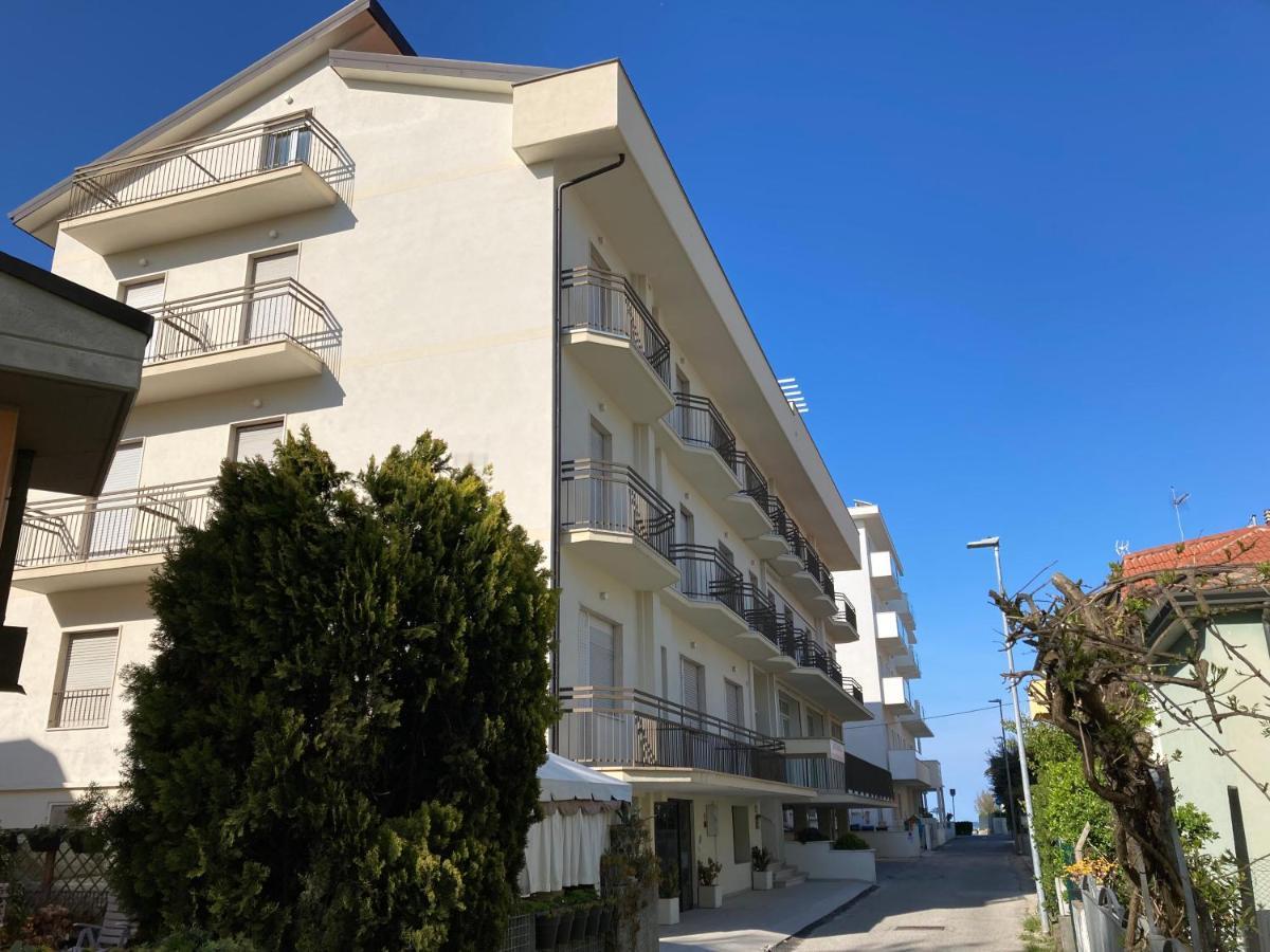 Santa Barbara Hotel & Apartments ベラーリア・イジェア・マリーナ エクステリア 写真
